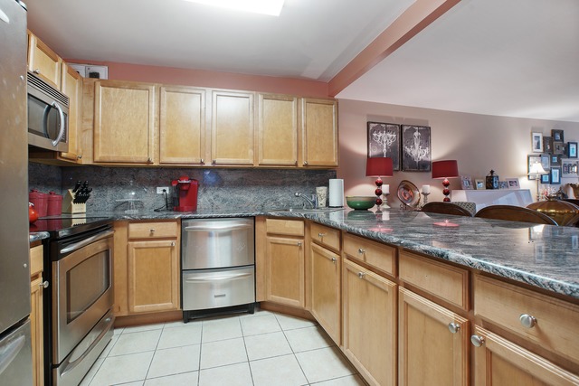 525 W Hawthorne Pl #504, Chicago, IL 60657 photo 4