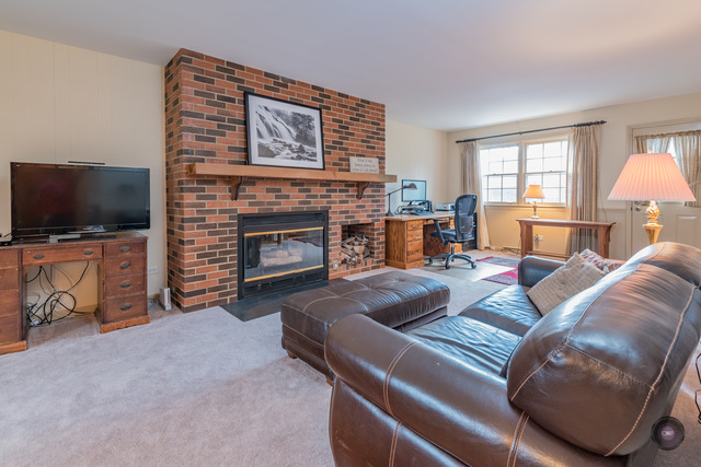 308 Clinton Ct, Wheaton, IL 60187 photo 4