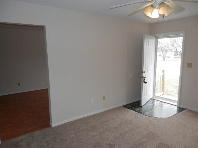 306 N Pine St, Gardner, IL 60424 photo 3