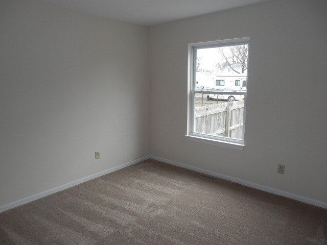 306 N Pine St, Gardner, IL 60424 photo 9