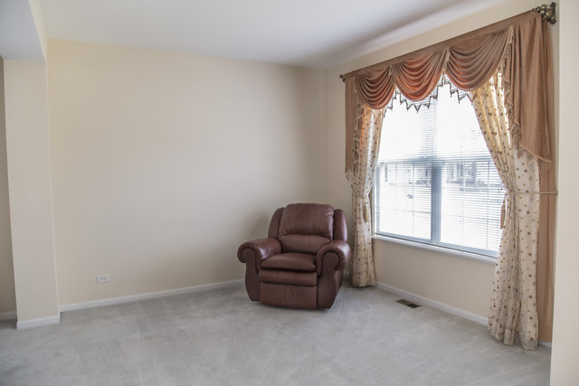 2252 Shiloh Dr, Aurora, IL 60503 photo 3