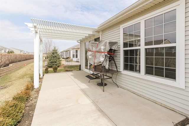 2870 Edgewater Dr, Elgin, IL 60124 photo 22