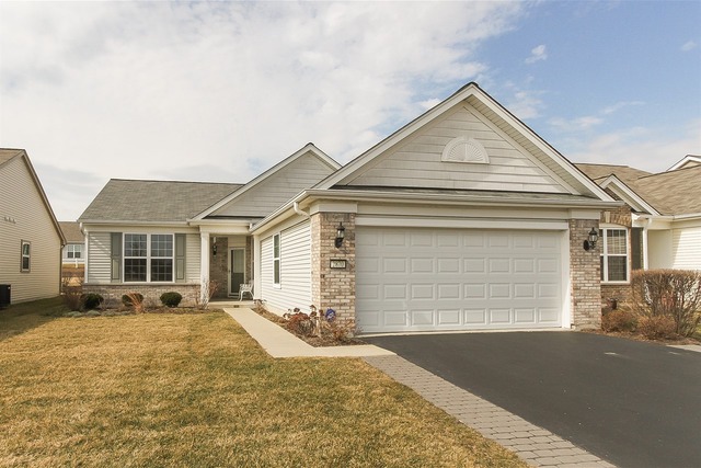 2870 Edgewater Dr, Elgin, IL 60124 photo 1