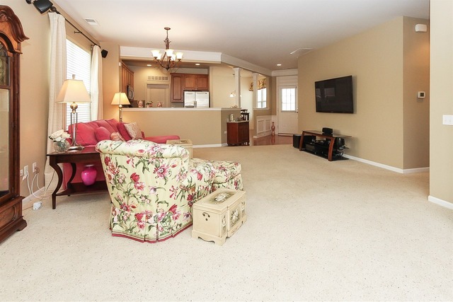 2870 Edgewater Dr, Elgin, IL 60124 photo 10