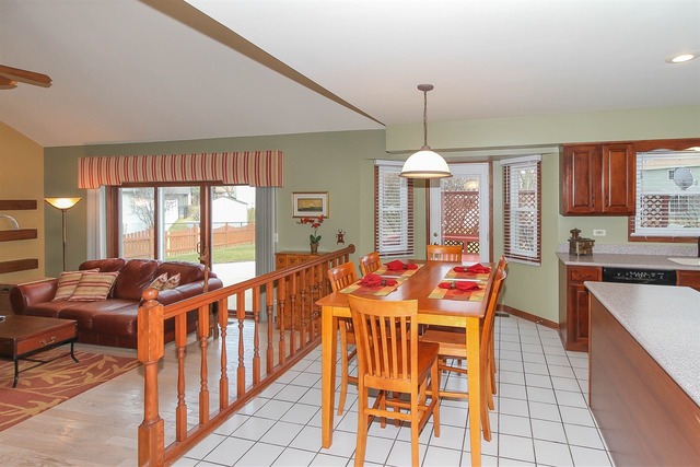 228 Aron Ct, Bartlett, IL 60103 photo 7