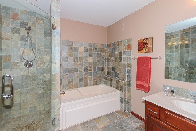 228 Aron Ct, Bartlett, IL 60103 photo 14