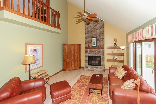 228 Aron Ct, Bartlett, IL 60103 photo 2