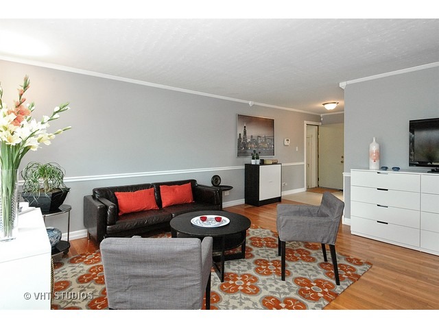 730 Orange Ln, Hoffman Estates, IL 60169 photo 4