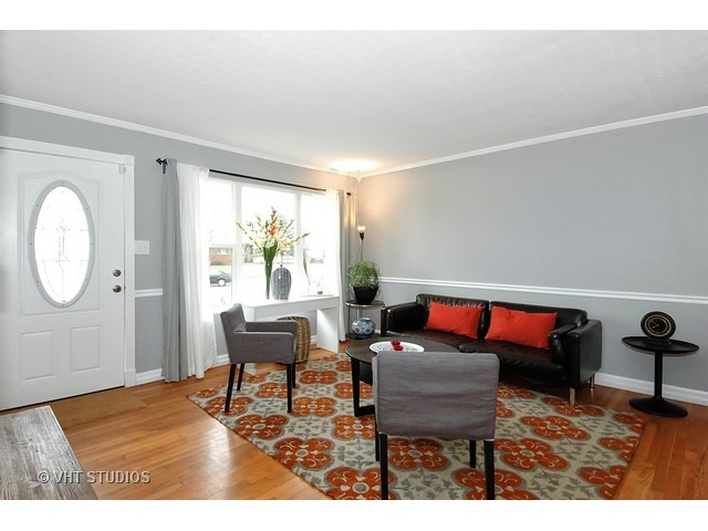 730 Orange Ln, Hoffman Estates, IL 60169 photo 2