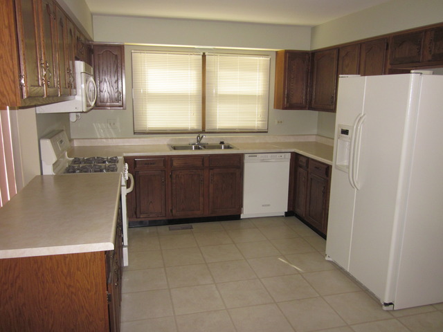 4212 Forest Glen Dr, Hoffman Estates, IL 60192 photo 8