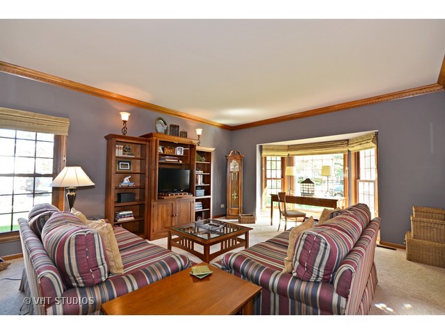 127 Danada Dr, Wheaton, IL 60189 photo 3