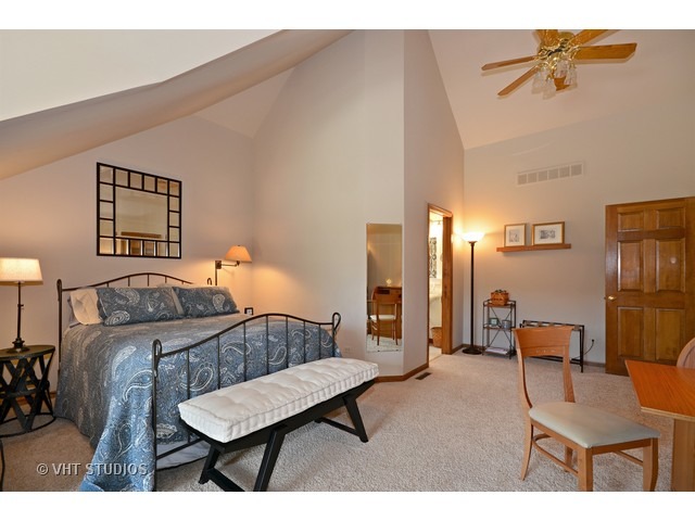 127 Danada Dr, Wheaton, IL 60189 photo 9