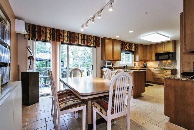 822 Sutton Dr, Northbrook, IL 60062 photo 9