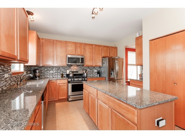 1915 Windstone Dr, Plainfield, IL 60586 photo 4