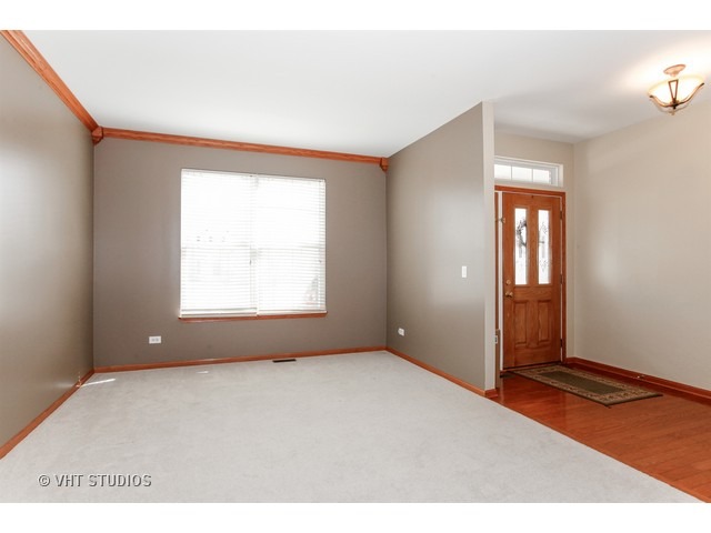 1915 Windstone Dr, Plainfield, IL 60586 photo 2