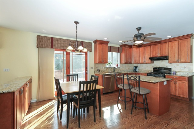 1349 Hunter Dr, Bartlett, IL 60103 photo 6