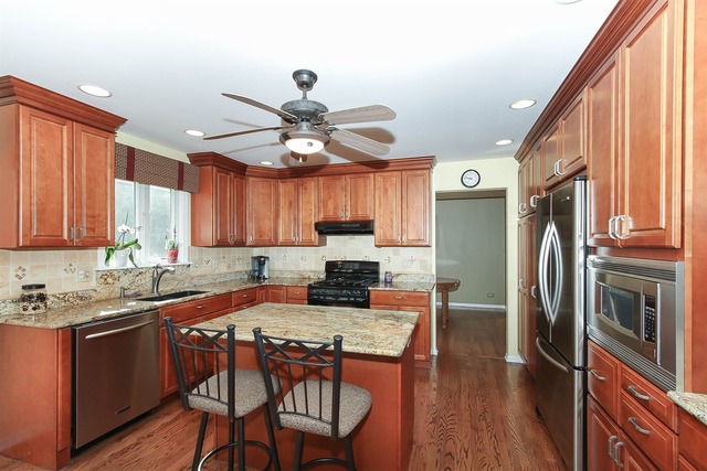 1349 Hunter Dr, Bartlett, IL 60103 photo 7