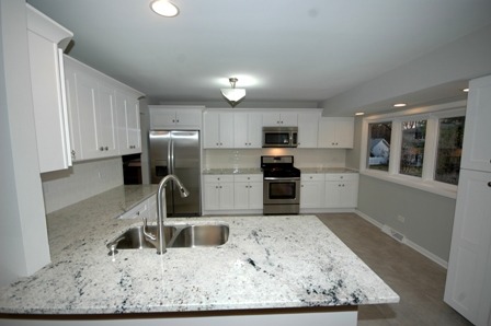 1255 Crestview Dr, Elgin, IL 60123 photo 5