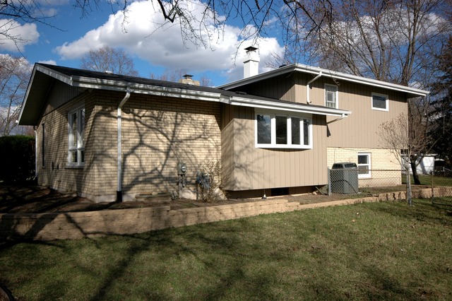 1255 Crestview Dr, Elgin, IL 60123 photo 23