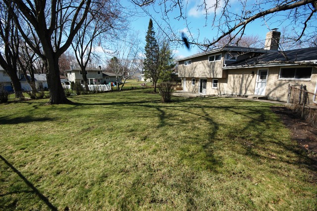 1255 Crestview Dr, Elgin, IL 60123 photo 22