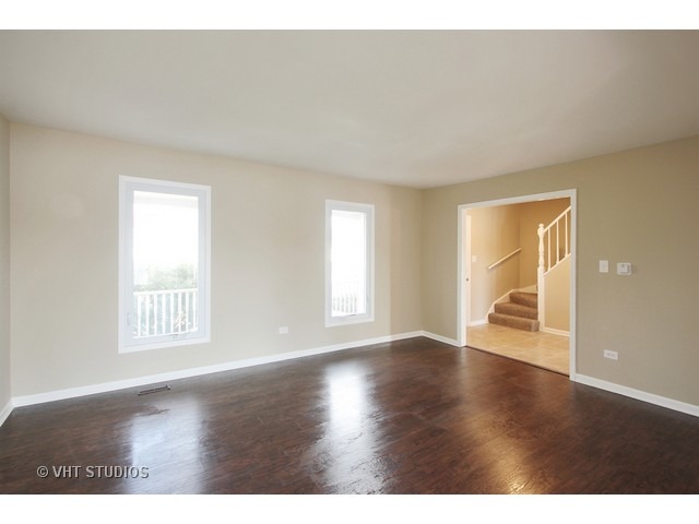 382 Northgate Rd, Lindenhurst, IL 60046 photo 2