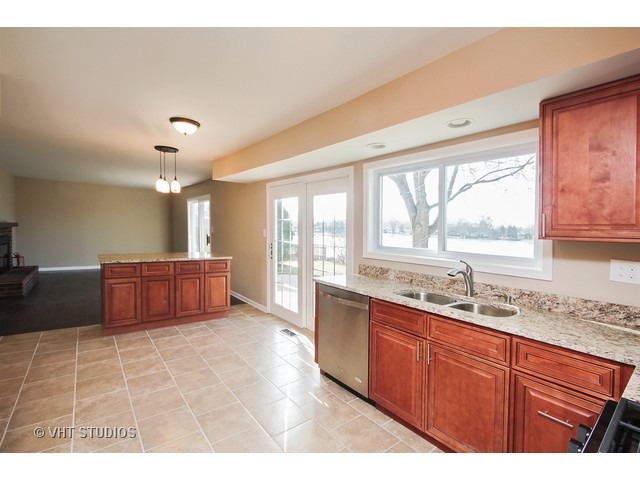 382 Northgate Rd, Lindenhurst, IL 60046 photo 3