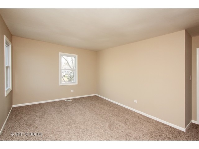 382 Northgate Rd, Lindenhurst, IL 60046 photo 7