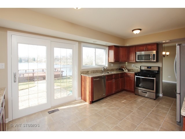 382 Northgate Rd, Lindenhurst, IL 60046 photo 4