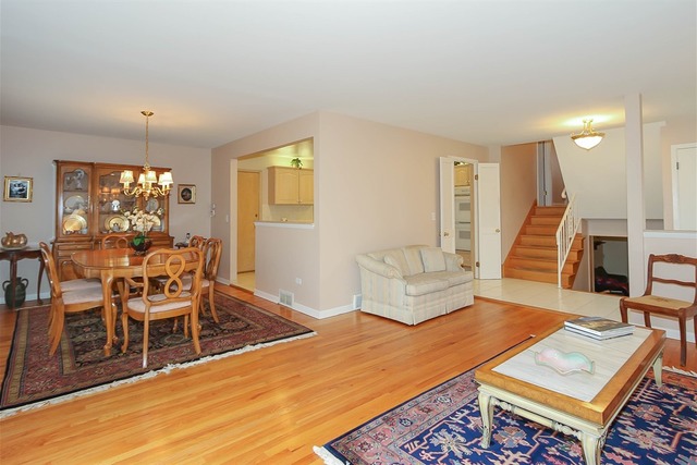 934 Willson Dr, Des Plaines, IL 60016 photo 7