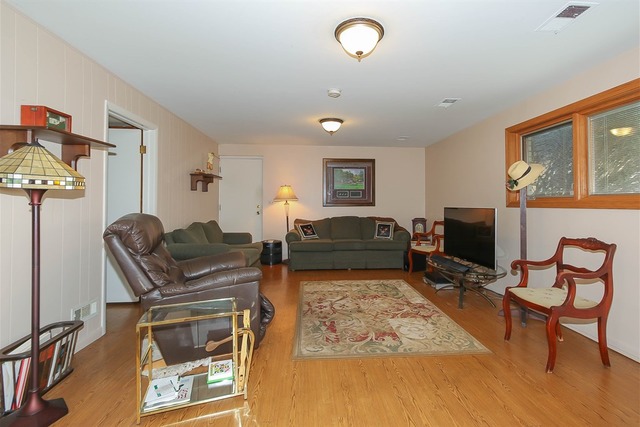 934 Willson Dr, Des Plaines, IL 60016 photo 12