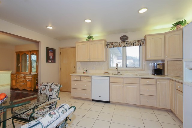 934 Willson Dr, Des Plaines, IL 60016 photo 10