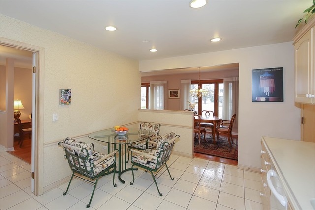 934 Willson Dr, Des Plaines, IL 60016 photo 11