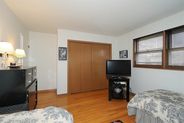 934 Willson Dr, Des Plaines, IL 60016 photo 20