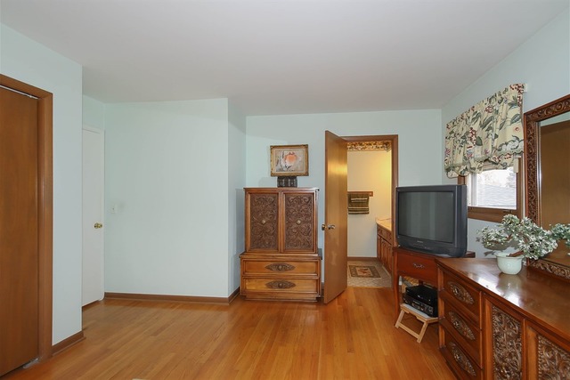 934 Willson Dr, Des Plaines, IL 60016 photo 18