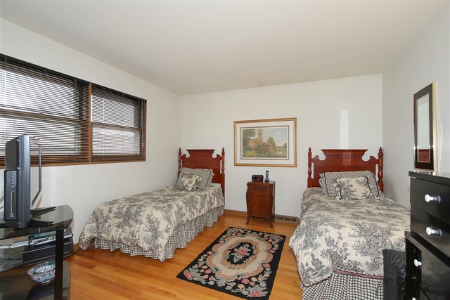 934 Willson Dr, Des Plaines, IL 60016 photo 19