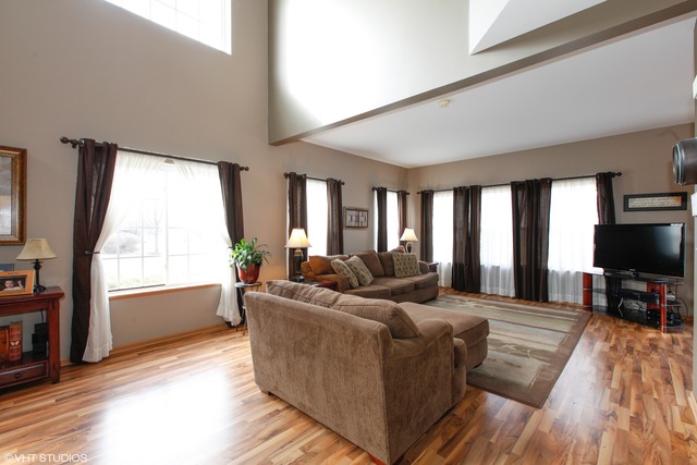 17569 Gilbert Dr, Lockport, IL 60441 photo 3