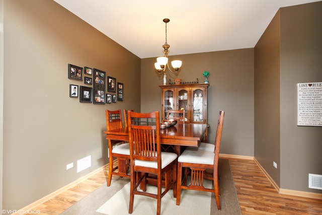 17569 Gilbert Dr, Lockport, IL 60441 photo 5