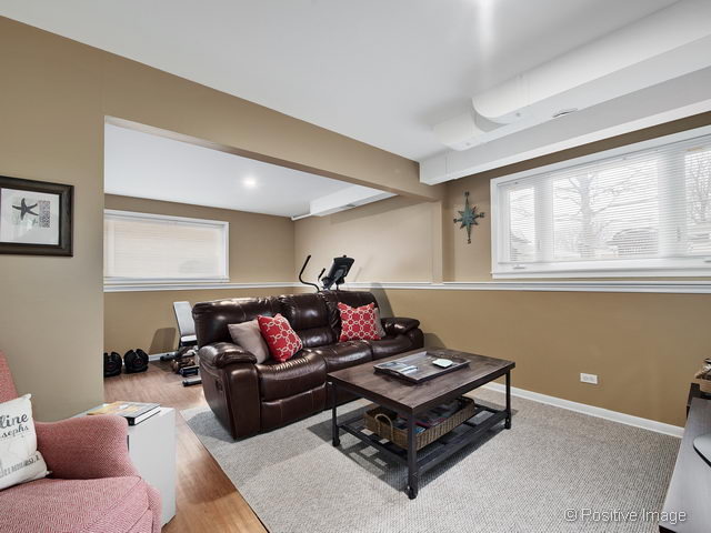 482 E Park Ave, Elmhurst, IL 60126 photo 17