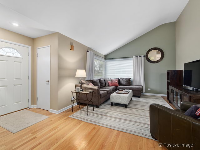 482 E Park Ave, Elmhurst, IL 60126 photo 2