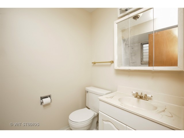 2148 Plainfield Dr, Des Plaines, IL 60018 photo 8