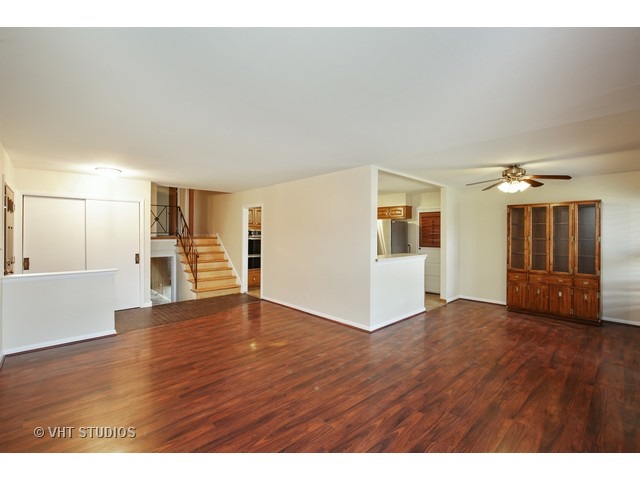 2148 Plainfield Dr, Des Plaines, IL 60018 photo 2