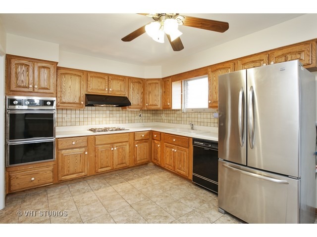 2148 Plainfield Dr, Des Plaines, IL 60018 photo 6
