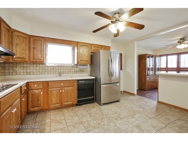 2148 Plainfield Dr, Des Plaines, IL 60018 photo 5