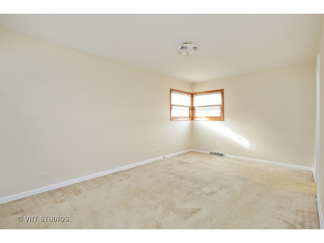 2148 Plainfield Dr, Des Plaines, IL 60018 photo 7
