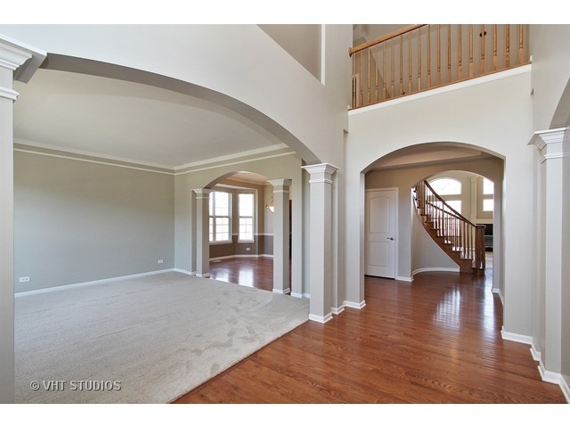 213 Regency Ct, Bartlett, IL 60103 photo 2