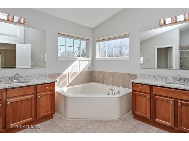 213 Regency Ct, Bartlett, IL 60103 photo 17