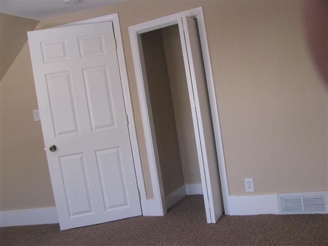 406 E Locust St, Belvidere, IL 61008 photo 5