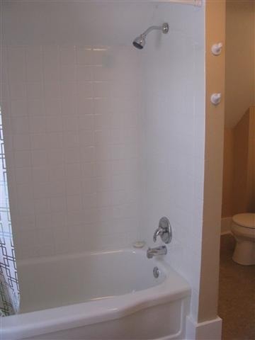 406 E Locust St, Belvidere, IL 61008 photo 9