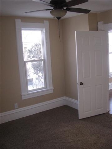 406 E Locust St, Belvidere, IL 61008 photo 4