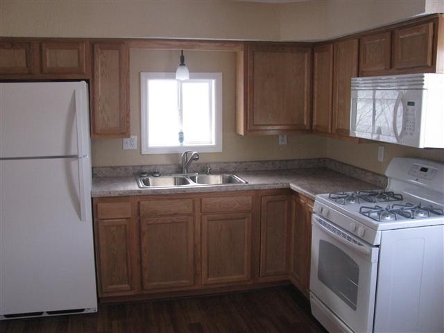 406 E Locust St, Belvidere, IL 61008 photo 2